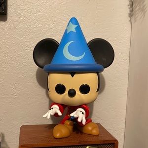 Large Mickey funky pop